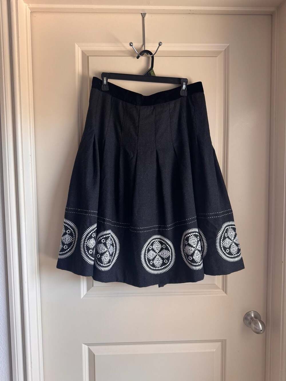 Tory Burch Women's Wool Embroidered Pleated Skirt Charcoal Black White Sz 14